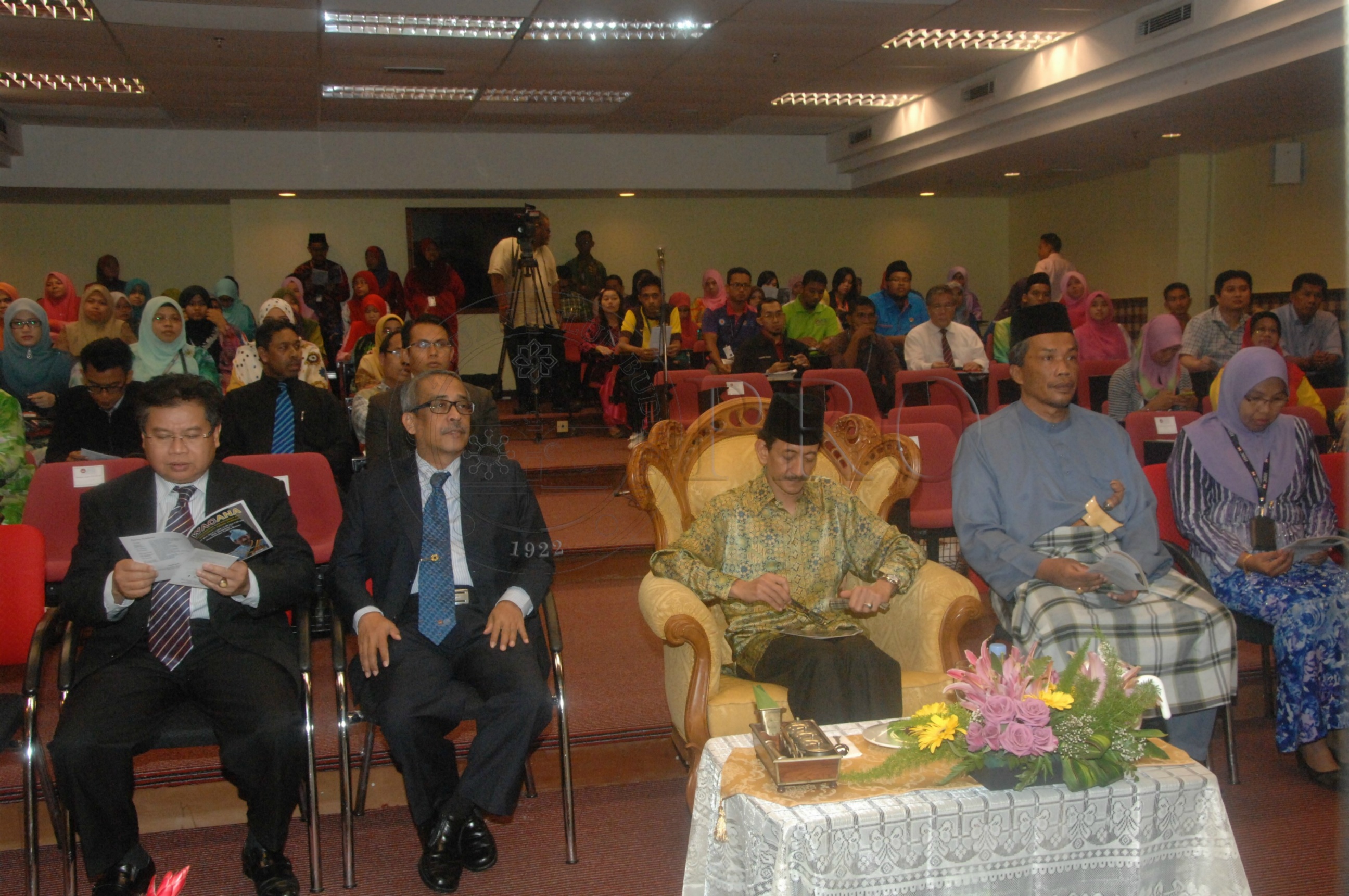 PRO 14 33 WACANA FBA 0120